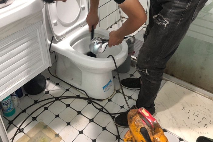 北关马桶堵塞自己疏通还是找师傅?专业上门服务让你省时更省心